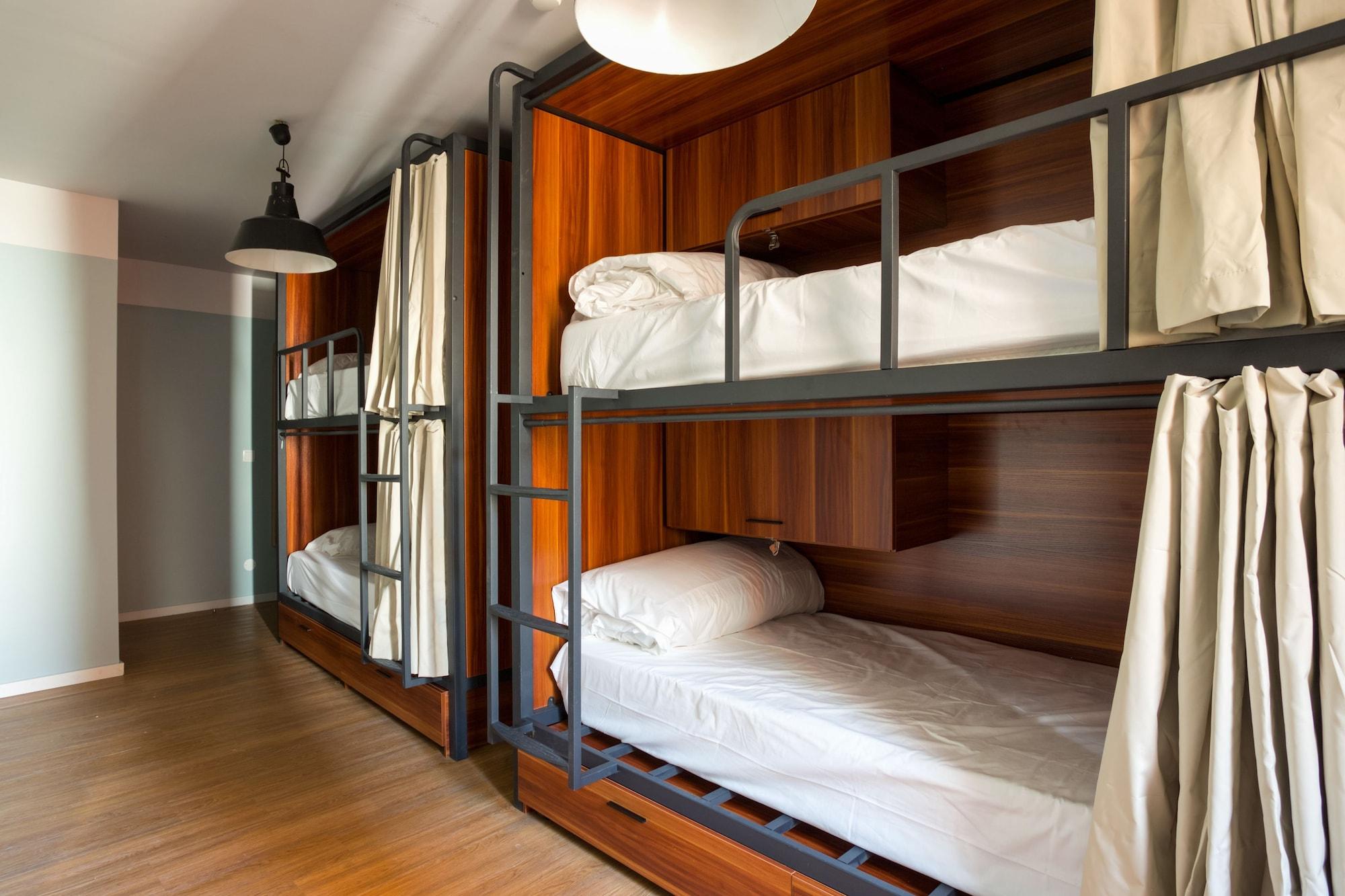 Selina Secret Garden Lisbon Hostel Екстериор снимка