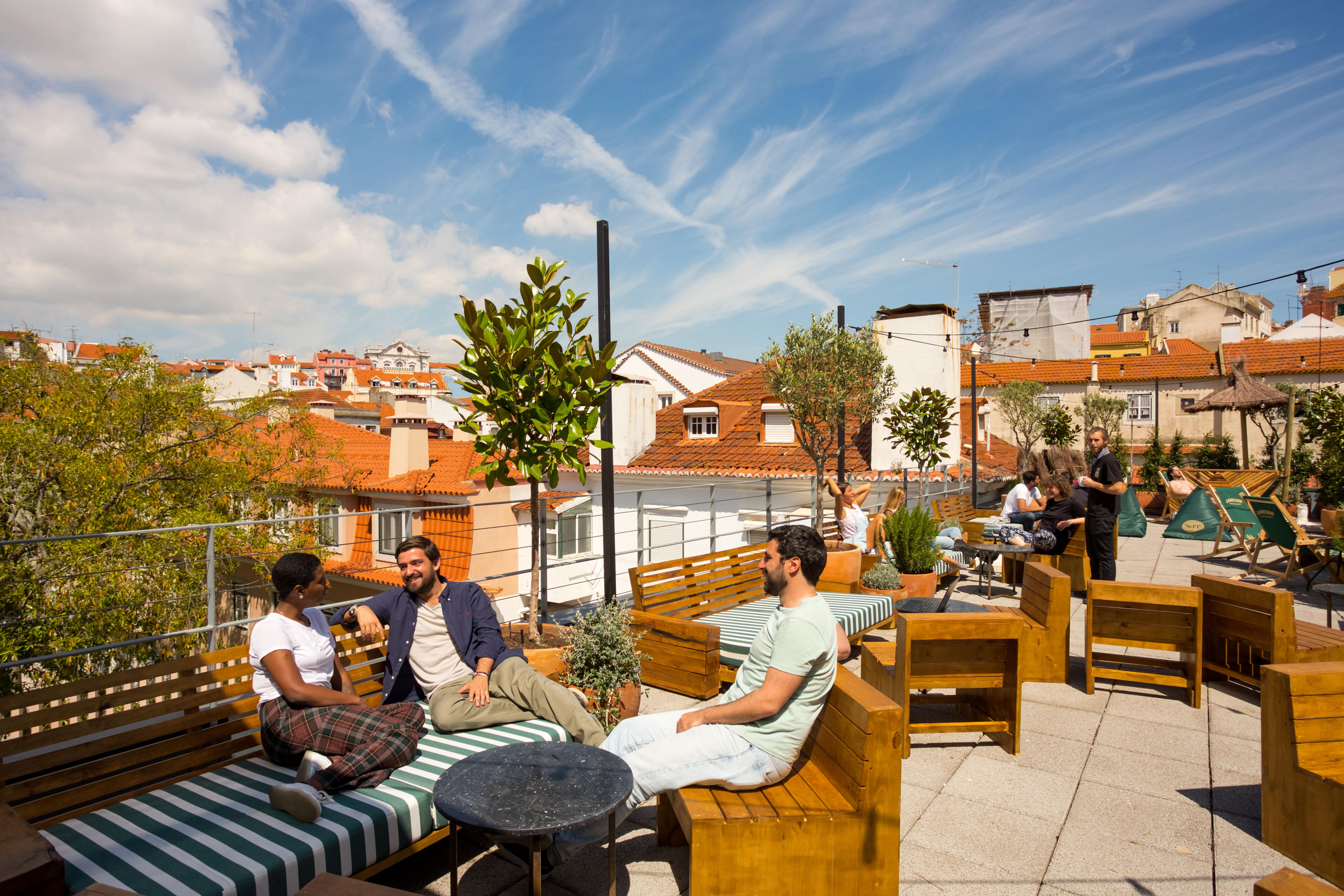 Selina Secret Garden Lisbon Hostel Екстериор снимка